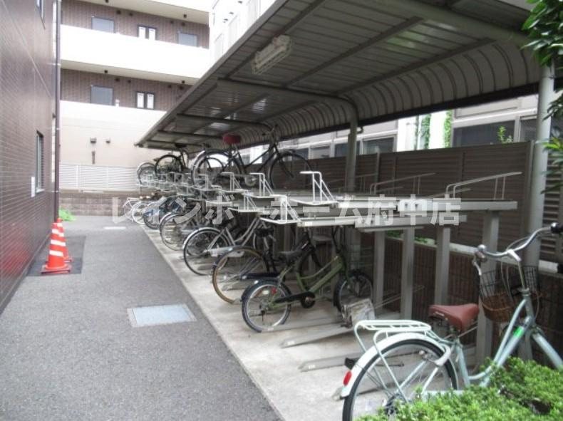 ヴィータローザ東府中の駐車場