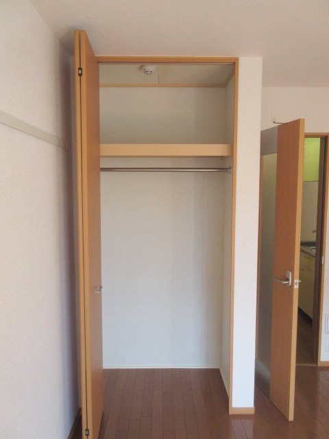 ミレネール中原Ａの収納|天井までの高さのあるシューズボックス