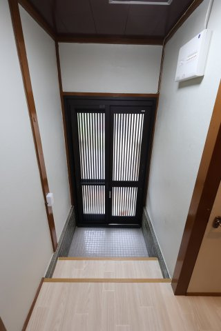 【玄関】 | 富田林市甲田２丁目貸家