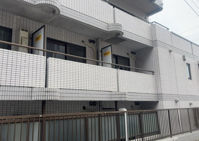 【駐車場】 | ワコーレ町田 | 駐車場と明記されていても、最小スペースでつくられた駐車場だと大型車は駐車できなかったり、出入りしにくくなったりする可能性があります。お車のサイズと購入したい物件の駐車場のサイズを現地で確認しましょう。