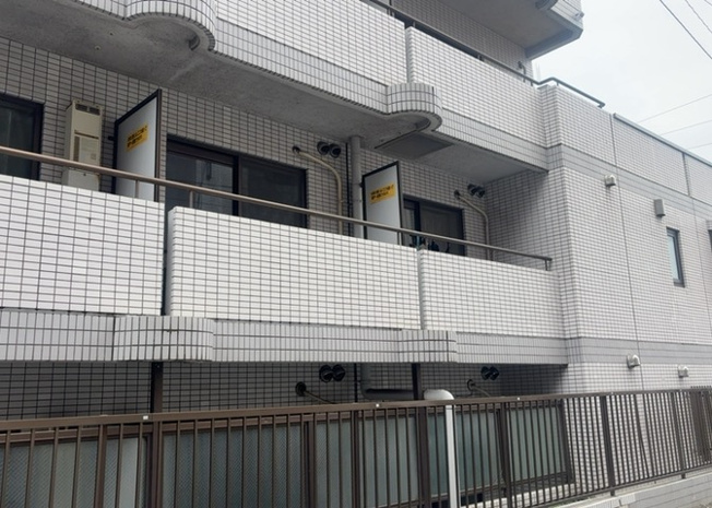 【駐車場】 | ワコーレ町田 | 駐車場と明記されていても、最小スペースでつくられた駐車場だと大型車は駐車できなかったり、出入りしにくくなったりする可能性があります。お車のサイズと購入したい物件の駐車場のサイズを現地で確認しましょう。