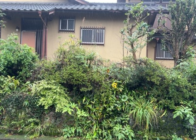 【外観】 | 太井売地 | 土地購入を検討されている場合、境界杭がない状態で購入してしまうと境界確定測量をする必要があり、費用がかかります。購入の前に、売主、隣土地所有者立ち合いのもと境界を確定し境界杭を設置するのがベストです。