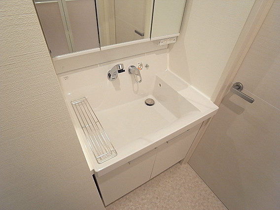 神戸市灘区赤坂通７丁目のアパートの洗面所