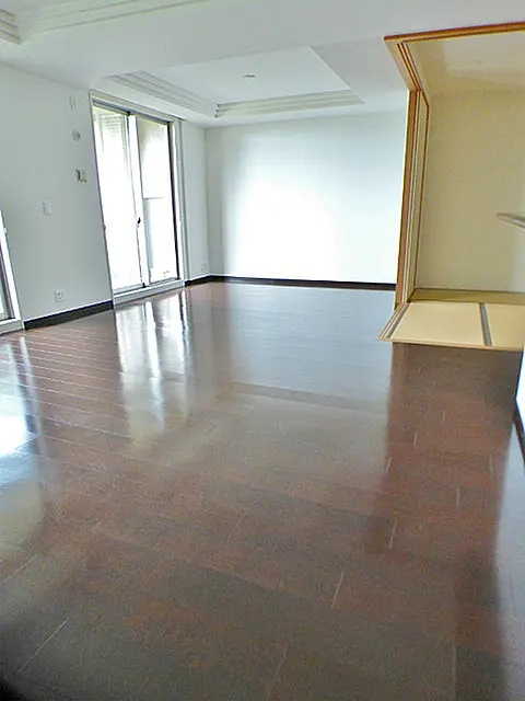 芦屋市山手町の賃貸マンションの居間・リビング