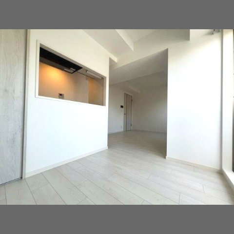 神戸市中央区下山手通８丁目の賃貸マンションの居間・リビング