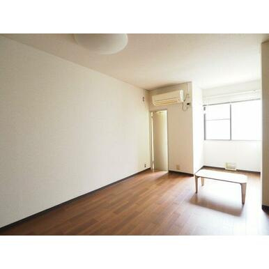 神戸市中央区中山手通４丁目の賃貸マンションの居間・リビング