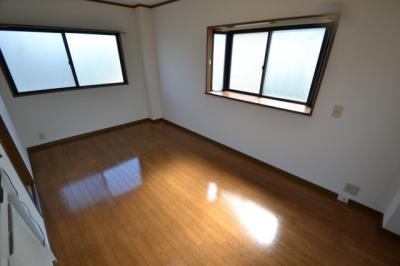 神戸市灘区大石南町２丁目の賃貸マンションの居間・リビング