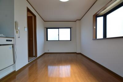神戸市灘区大石南町２丁目の賃貸マンションの居間・リビング