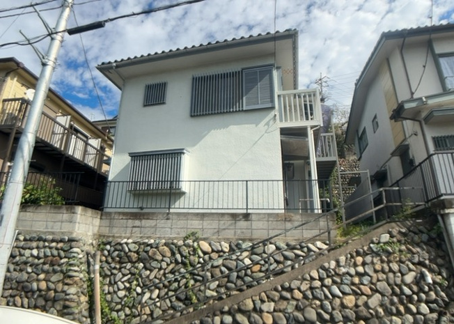 【外観】 | 玉川学園売地 | 土地購入を検討されている場合、境界杭がない状態で購入してしまうと境界確定測量をする必要があり、費用がかかります。購入の前に、売主、隣土地所有者立ち合いのもと境界を確定し境界杭を設置するのがベストです。