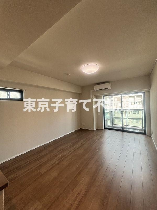 ＴＨＥ　ＰＬＡＣＥ　ＫＯＭＡＧＯＭＥの居間・リビング