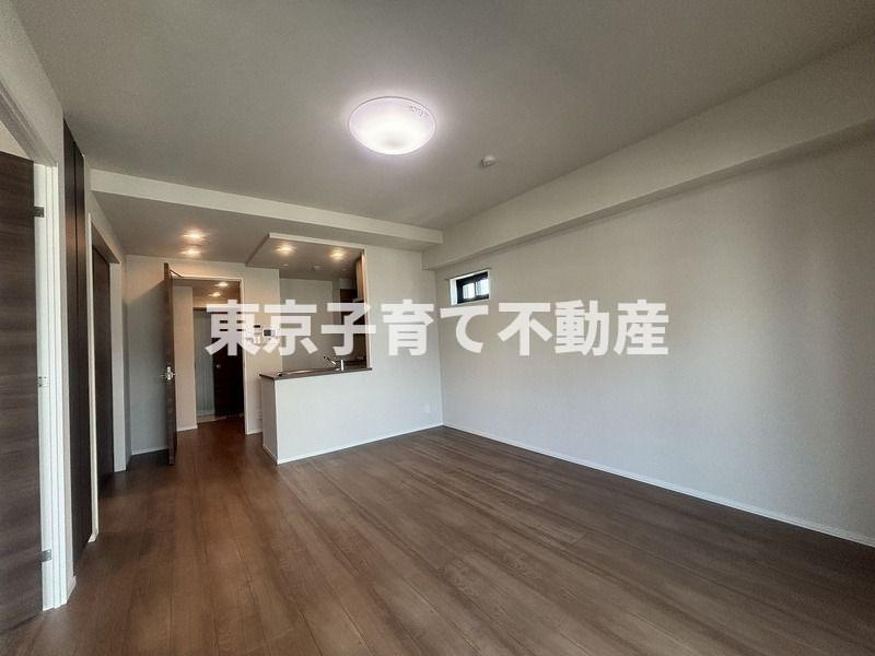 ＴＨＥ　ＰＬＡＣＥ　ＫＯＭＡＧＯＭＥの居間・リビング