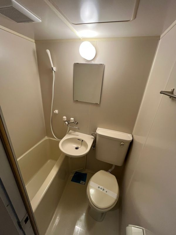 メゾンハナブサのトイレ|ゆったりとした空間のトイレです