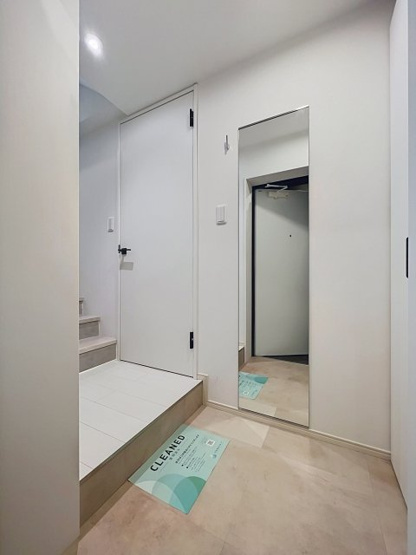 【玄関】 | Ｌｉｖｅ　Ｆｌａｔ蔵前 | シンプルで使いやすい玄関です