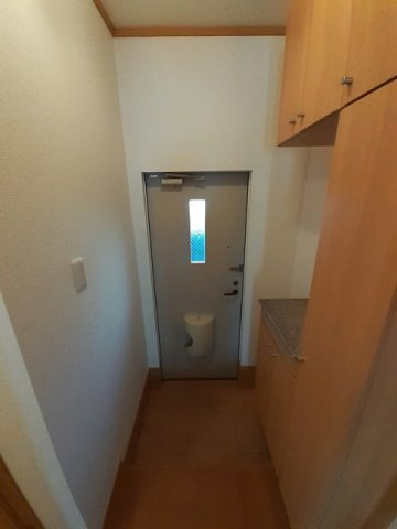 ドミール　ラヴェニューの玄関|明るい玄関です