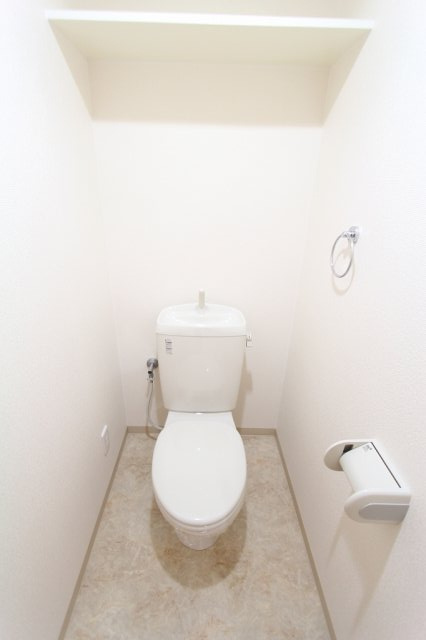 ヒルザコートのトイレ|落ち着いた色調のトイレです