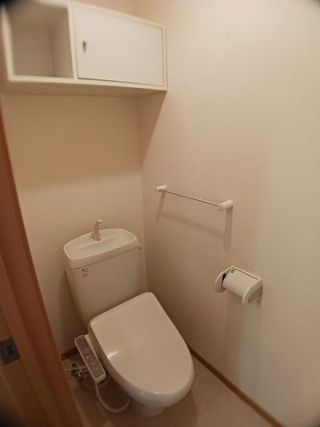 アビタシオン渡　Ⅱのトイレ|落ち着いた色調のトイレです