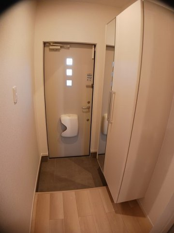 レゾンド・小針の玄関|収納もある玄関です