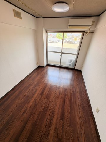 リード岡崎２４８の洋室