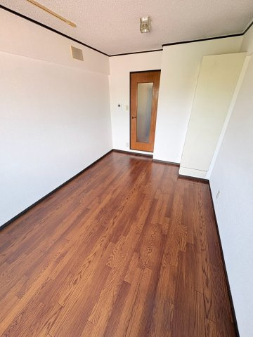リード岡崎２４８の洋室
