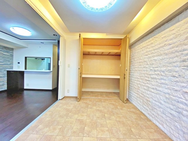 大阪市北区本庄西３丁目の中古マンションの洋室