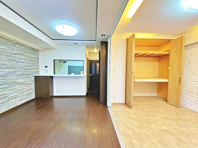 大阪市北区本庄西３丁目の中古マンションの居間・リビング