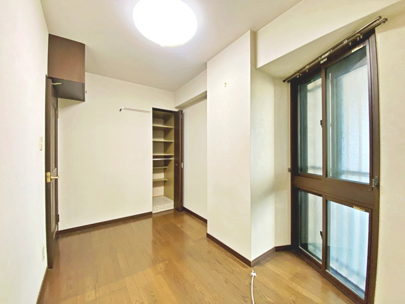 大阪市北区本庄西３丁目の中古マンションの洋室