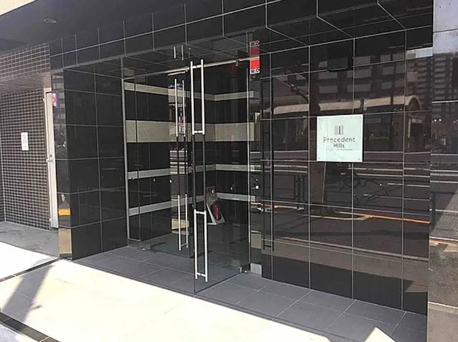 プレセダンヒルズ王子神谷駅前のエントランス