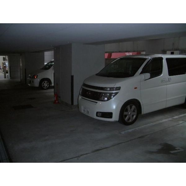 ベルエアーの駐車場
