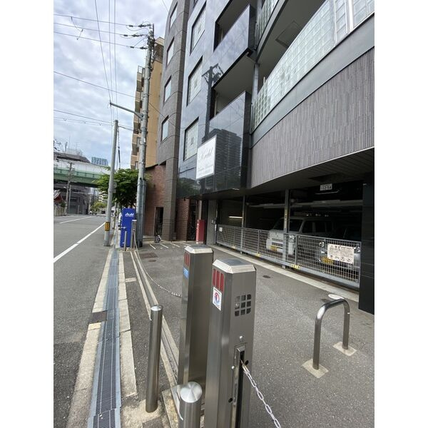 フェルザ今宮戎(旧:Krehl難波南)の駐車場