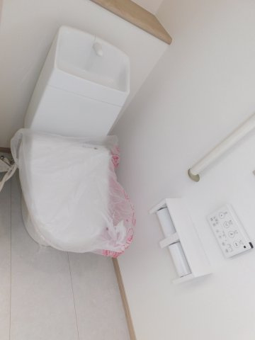 名古屋市名東区猪子石２丁目の新築一戸建のトイレ|◇トイレ◇　　１・２階　シャワートイレ　リモコンパネル付き