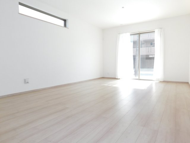 名古屋市名東区猪子石２丁目の新築一戸建の居間・リビング|◇リビング◇　　南面で明るいリビング約１７．０帖　家族が集まってもゆとりのある空間♪
