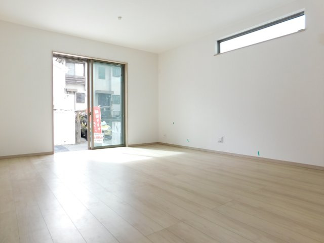 名古屋市名東区新宿２丁目の新築一戸建のその他|◇リビング◇　　南向で明るいリビング約１５．５帖　大きな窓の開放感のある空間♪