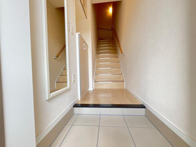 【玄関】 | サンライズ西今 | シンプルで使いやすい玄関です