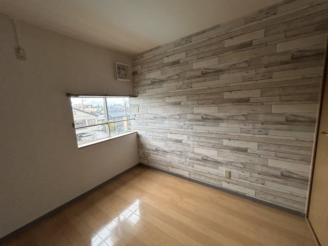 三条ロイヤルマンションの居間・リビング|使いやすい居間です