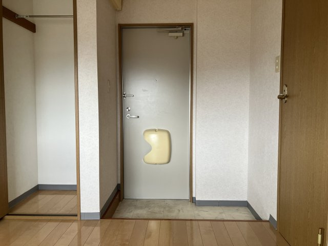 三条ロイヤルマンションの玄関|毎日通る玄関はこちらです