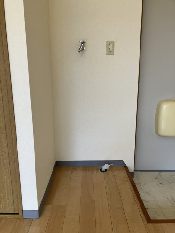三条ロイヤルマンションの居間・リビング|こちらのリビングで趣味の時間をお楽しみください