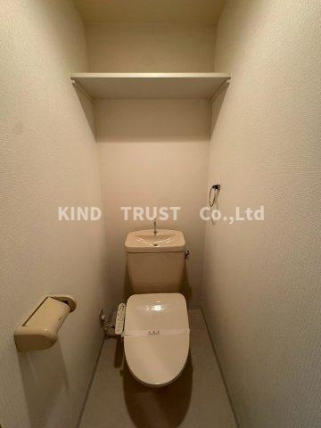 ONE ROOF FLAT TENJIMBASHIのトイレ|落ち着いた色調のトイレです