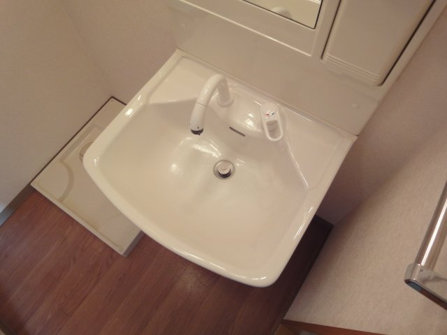 イーストエクセレンスの洗面所|明るい洗面所です