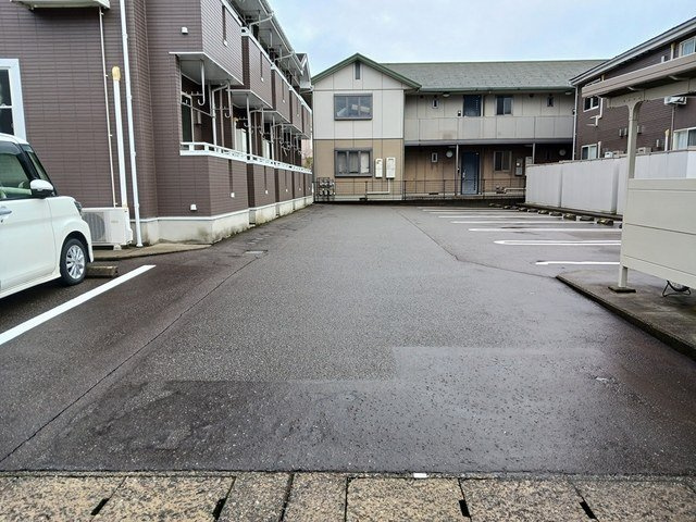 ビレッジ　ハイマウンテン　Ｃの駐車場|カースペースがあります