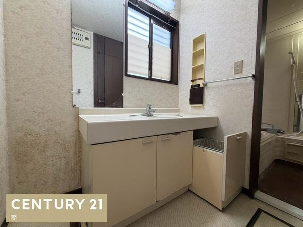 和歌山市木ノ本の中古一戸建の独立洗面台