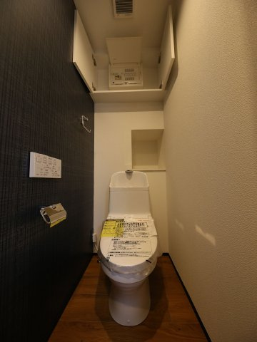 フェリシア行徳1のトイレ|落ち着いた色調のトイレです