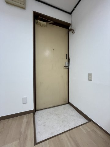 サンジュリアンの玄関|明るい玄関です