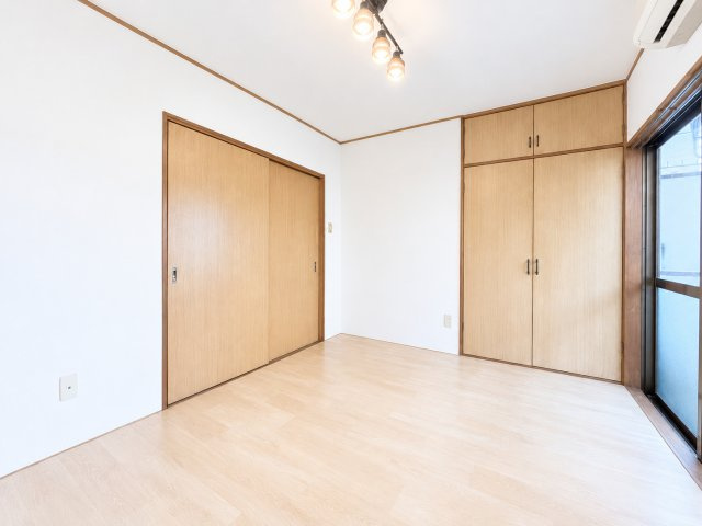 サンジュリアンの洋室|コンパクトで使いやすい洋室です