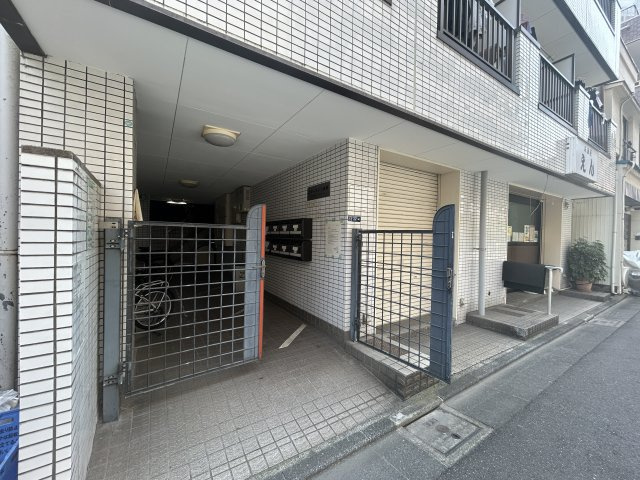 スターハイツ本所のエントランス|落ち着いたエントランスです