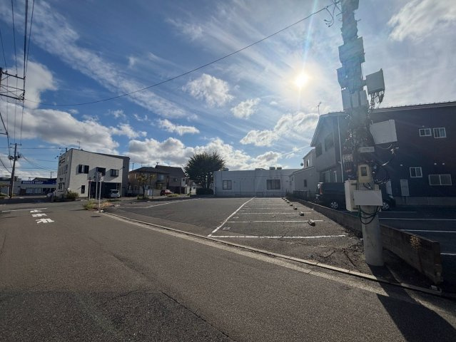 新潟市西区東青山１丁目の売地の前面道路含む現地写真