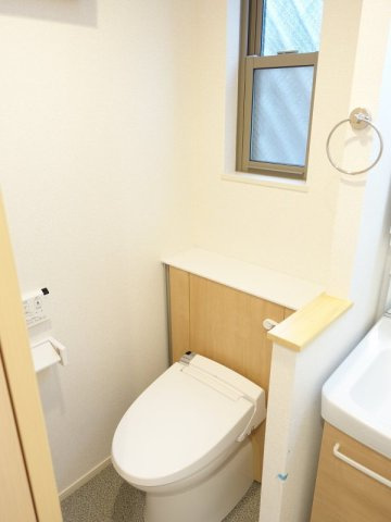 ＳＫハウスのトイレ|落ち着いた色調のトイレです