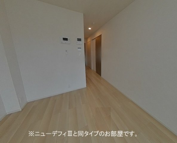 ヒカルサ大宮中川の居間・リビング|こちらのリビングで趣味の時間をお楽しみください