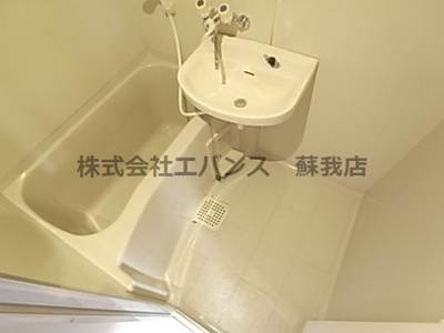【浴室】 | ホーリーハイツ | 落ち着いた空間のお風呂です