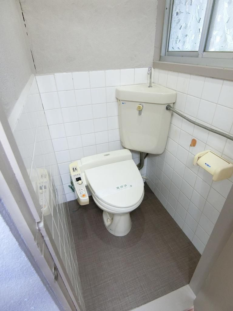 枚方市田口貸家のトイレ