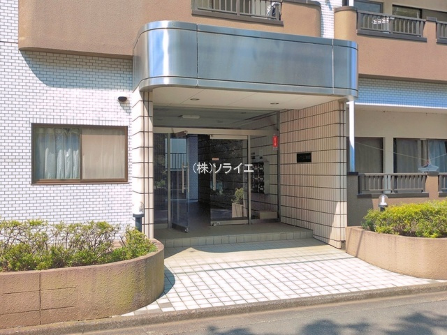パークヒルズ東所沢　中古マンションのエントランス